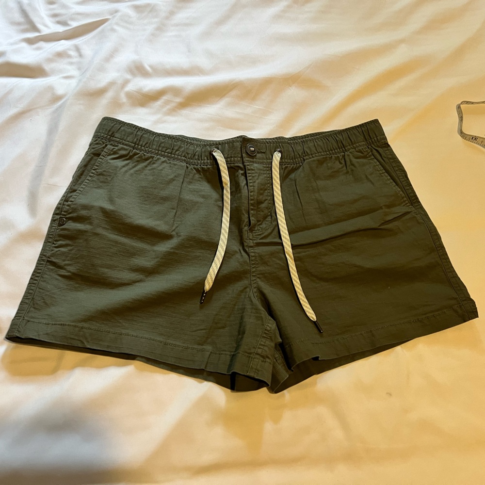 VUORI Black Gray Camo Print Ripstop Shorts New NWOT Size XL Women's Stretch